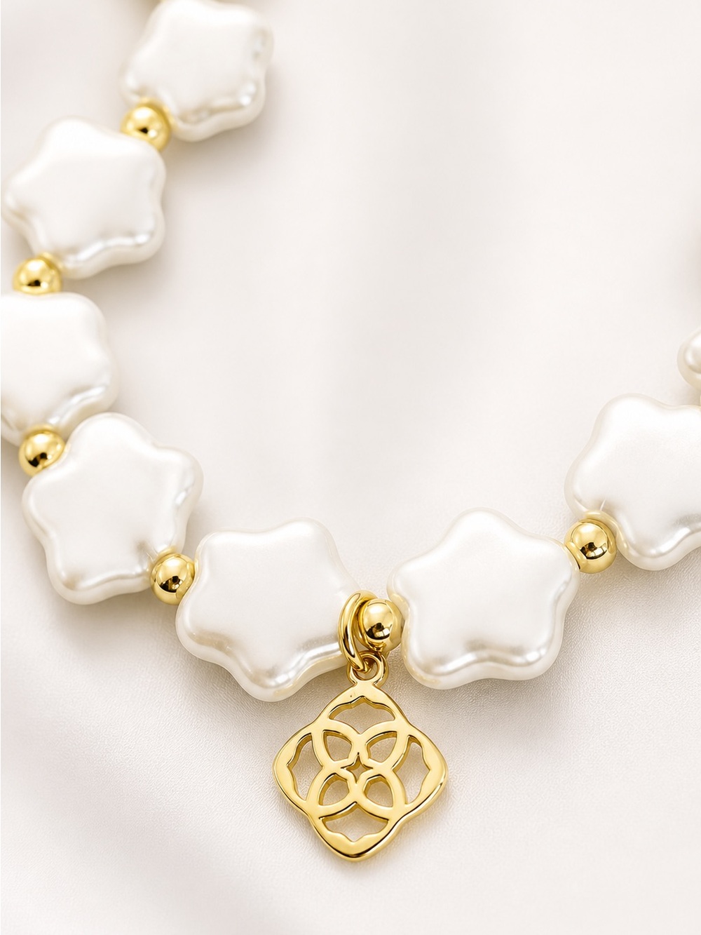 Kendra Scott flower-shaped mother-of-pearl beads bracelet. - Picture 4 of 5